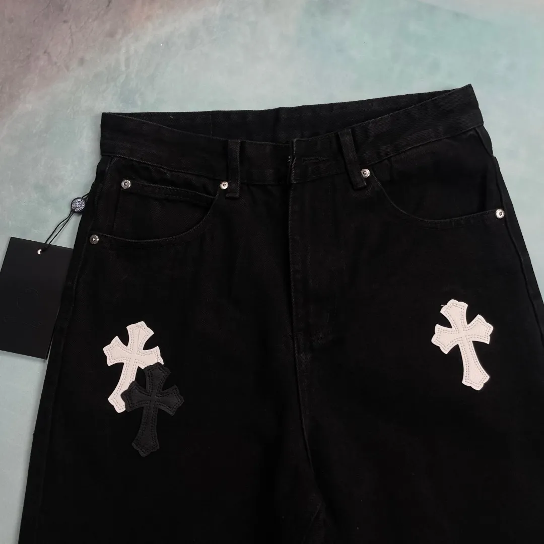 🅿️290 🔘Style No.-KL139 🔘Cro Heart𝐂𝐡𝐫𝐨𝐦𝐞 𝐇𝐞𝐚𝐫𝐭 CH City Limited Series Sanskrit Cross Patch Leather Jeans [Black and White]* Black and White Color - Chengdu Limited Catering to Chengdu Giant Panda’s hometown jeans The finished product needs to be washed and then disassembled and hand-stitched with sheepskin cross skins and then spliced together to complete the process. The whole process is too complicated to describe. The texture can be seen in the hand, and it looks good. The upper body effect is particularly stiff and stylish, super stylish. Same style for men and women - Size: S M L XL (28.30.32.34) Color: black with black, black with blue, black with pink